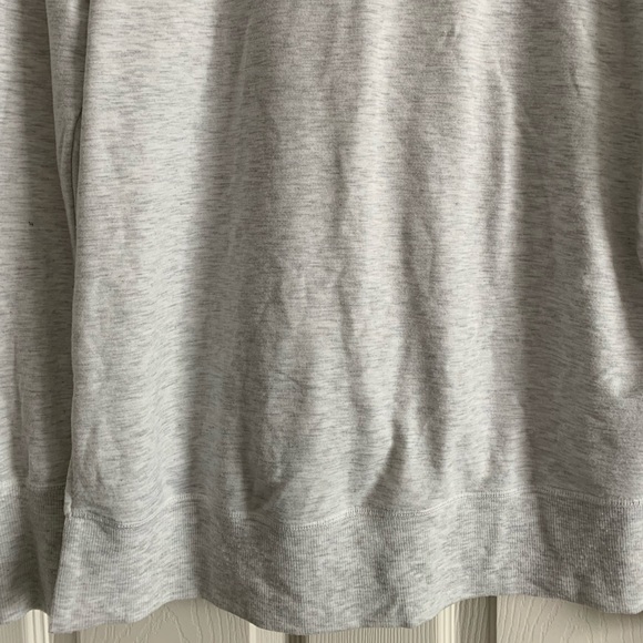 Yogalicious Split Hem Gray Pull over Top size Medium - Picture 10 of 15